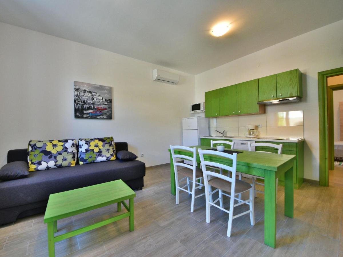 Val-1 By Interhome *